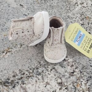 New TOMS‎ Paseo High Gold Foil Canvas Tiny infants 2 Shoes Boots,